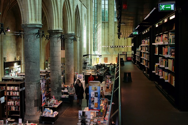 Boekhandel in de Dominicanenkerk in Maastricht